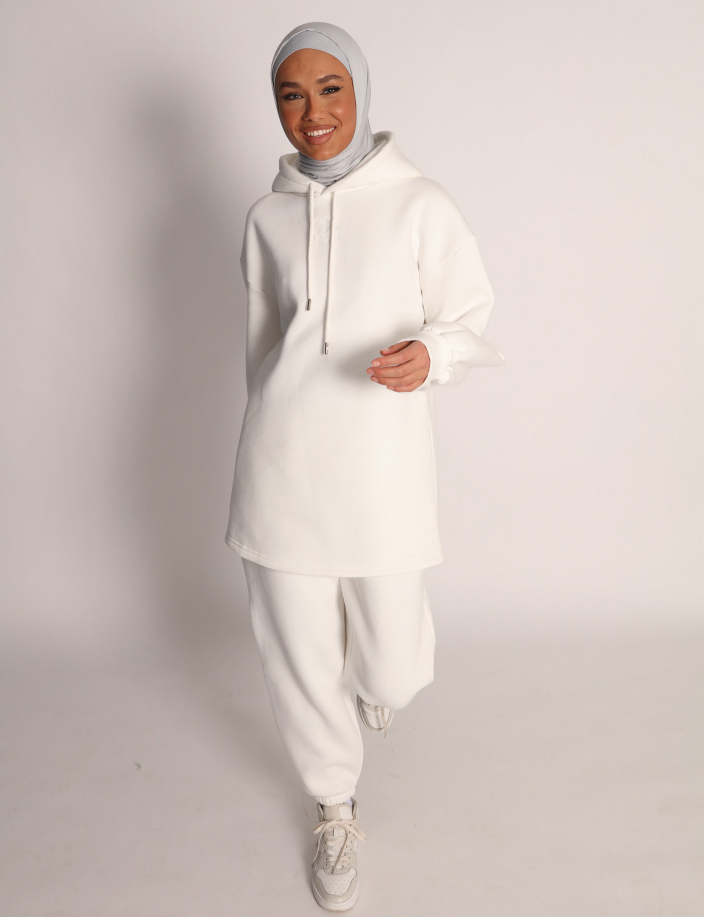 DRAWSTRINGED BISHOPSLEEVE HOODIE - WEISS