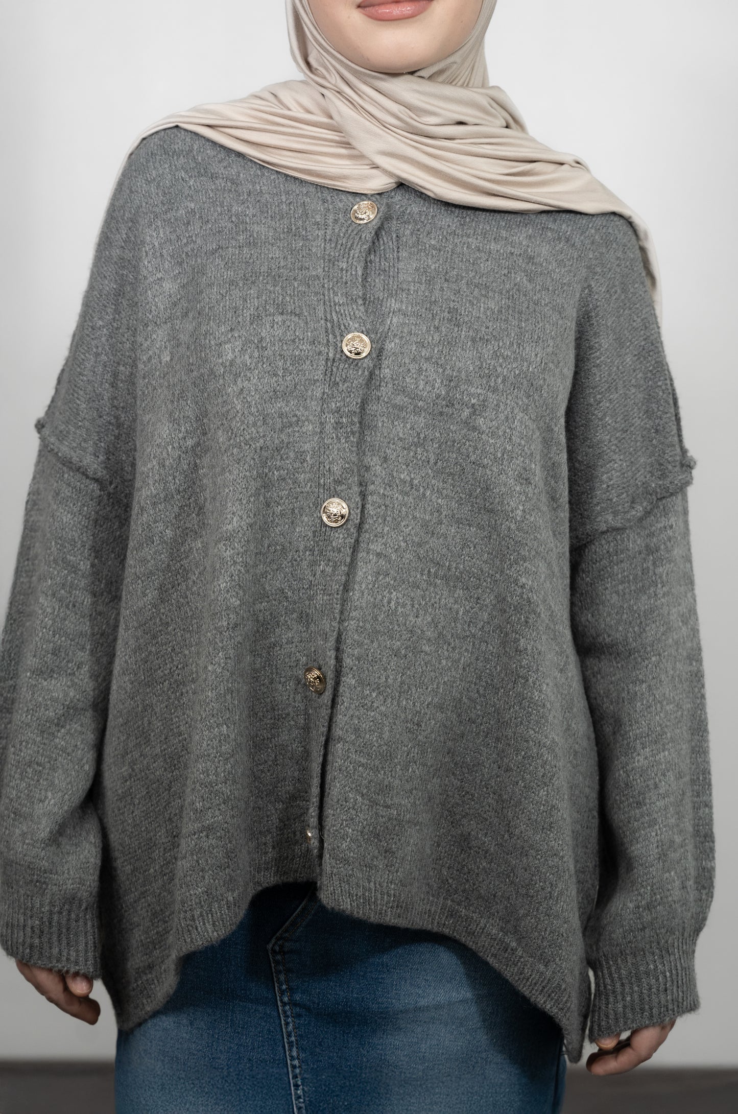 Haut en tricot avec boutons dorés - gris